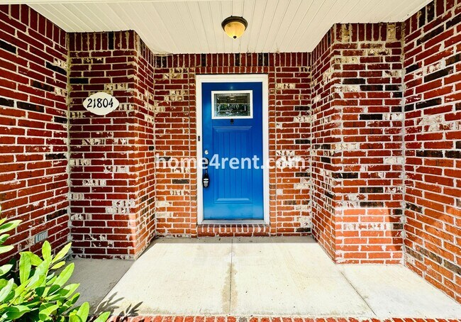 Building Photo - Beautiful Ranch Style Home, Vaulted Ceilin...