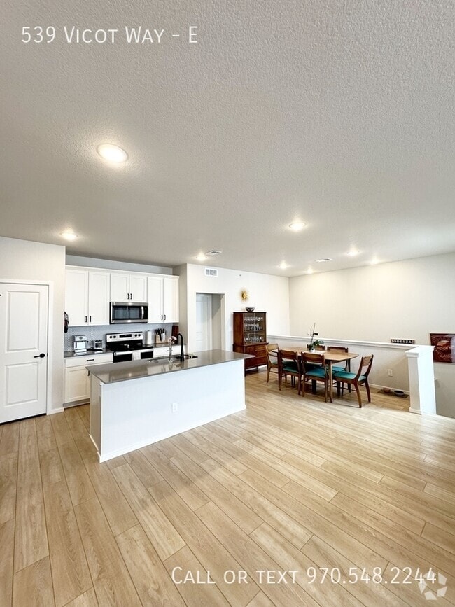 Building Photo - 539 Vicot Wy