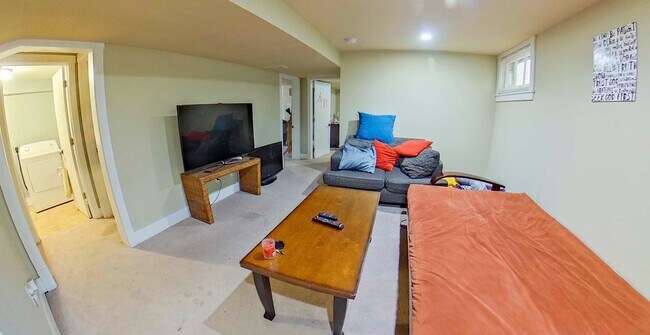 Foto del edificio - Pet-Friendly + Bonus Room + Washer & Dryer...