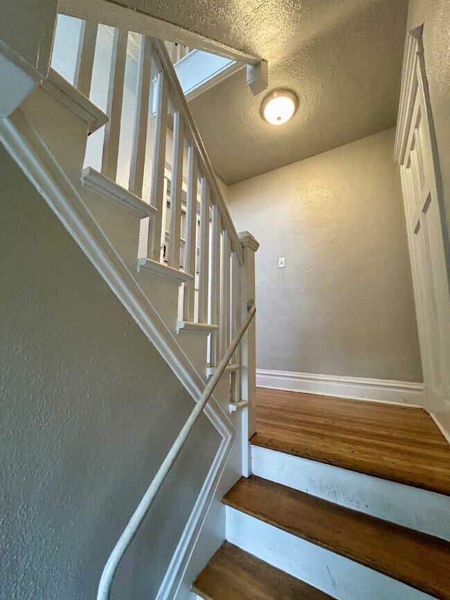 Foto del edificio - Renovated first-floor condo in the desirab...