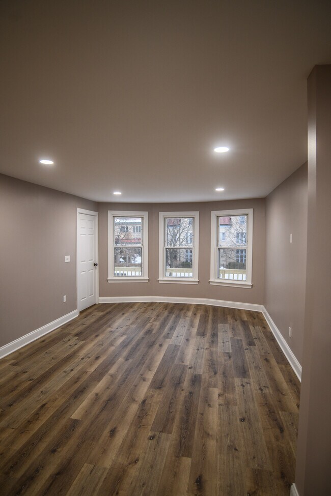 Building Photo - 453 Abbott Rd