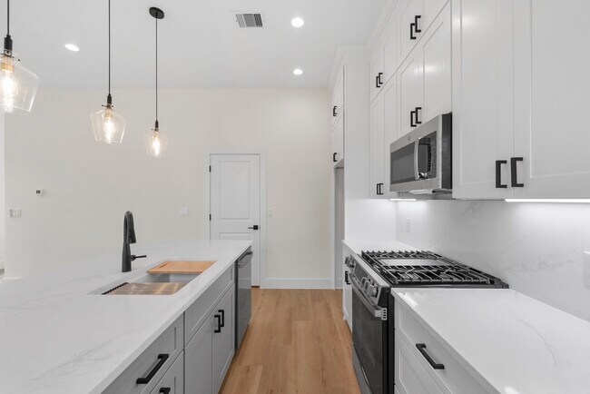 Building Photo - 6131 Pacific Frst Dr