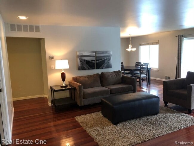 Building Photo - 7482 N Brynmawr Ct