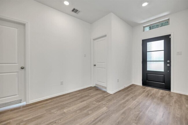 Building Photo - 7402 Keechi Pl