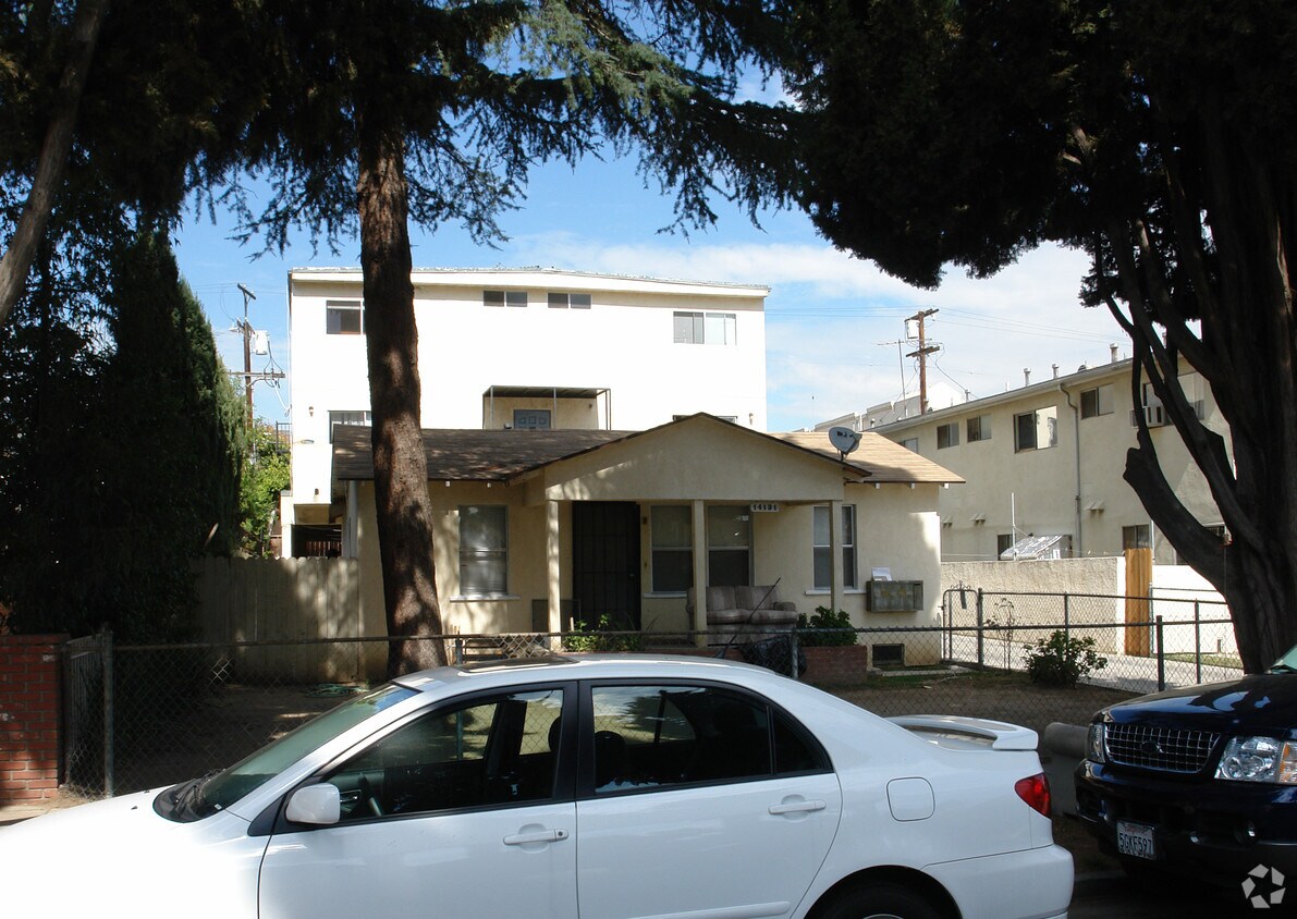 Foto del edificio - 14131 Friar St