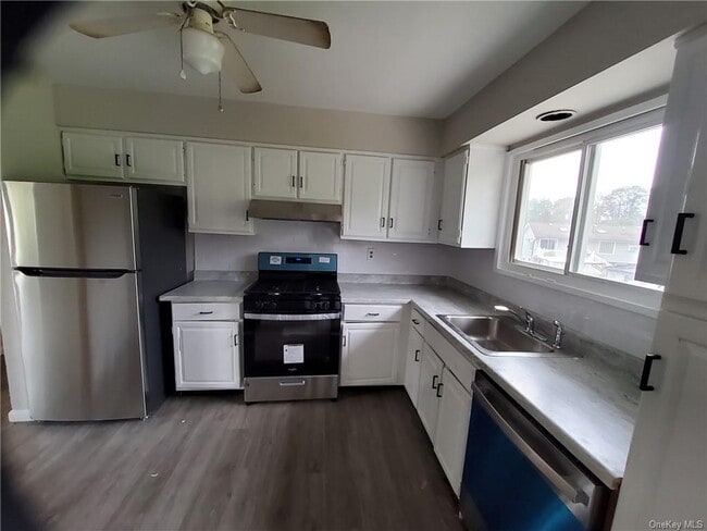 Building Photo - 3 Tanglewood Dr