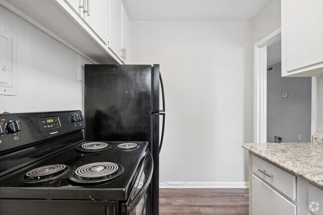2 habitaciones, 1 baño - 1100 pies cuadrados - Cocina - The Oaks at Anderson Apartments