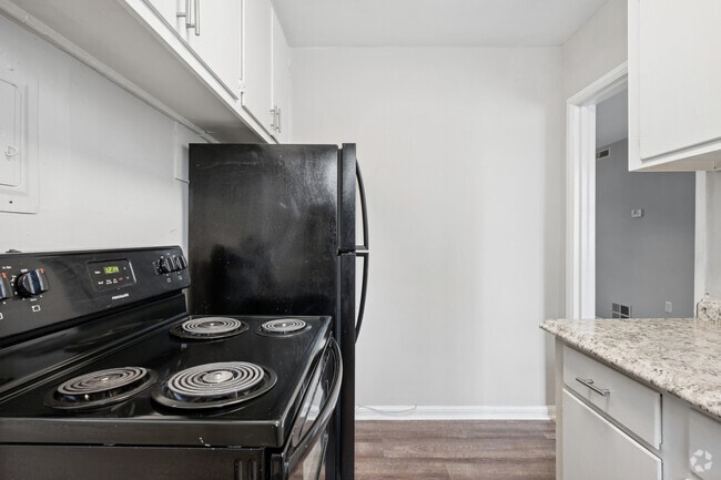 2BR. 1BA - 1,100SF - Kitchen - The Oaks at Anderson Apartments