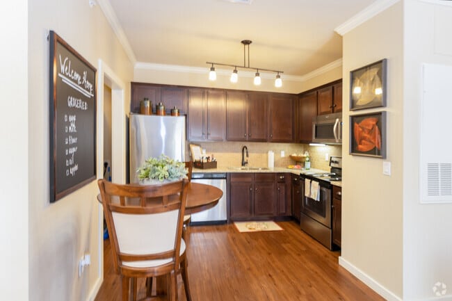 2BR 1BA - 855 SF - Sandstone Ridge
