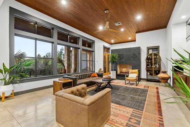 Building Photo - 332 Rugged Earth Dr