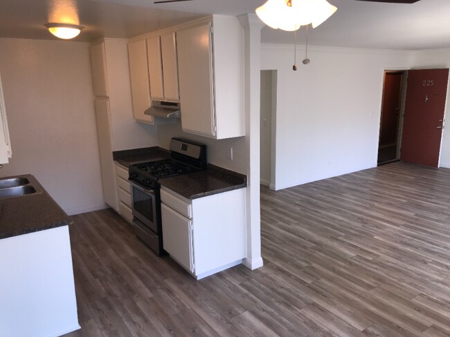 Foto del edificio - 1549 Placentia Ave