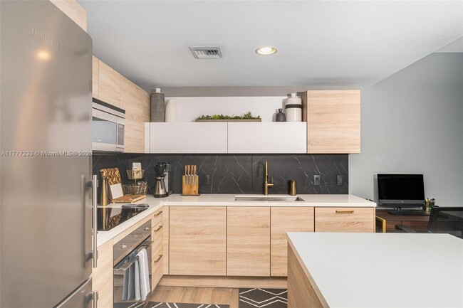 Building Photo - 16385 Biscayne Blvd