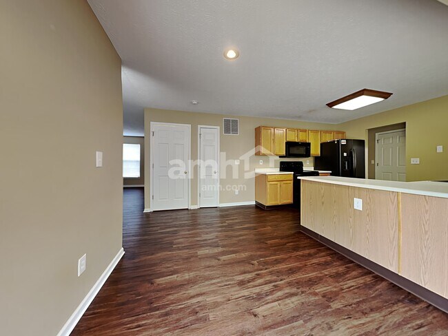 Foto del edificio - 581 Indian Lake Dr