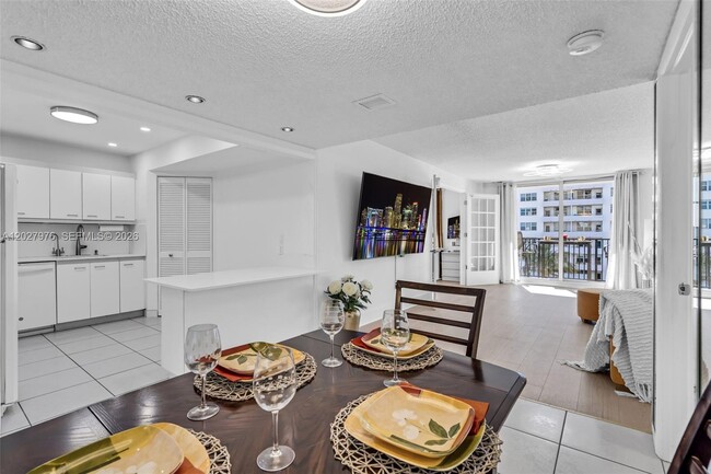 Foto del edificio - 9273 Collins Ave