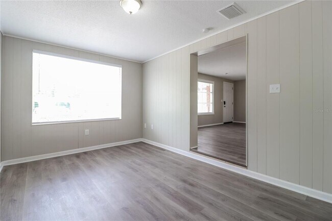 Foto del edificio - 3914 Deleuil Ave