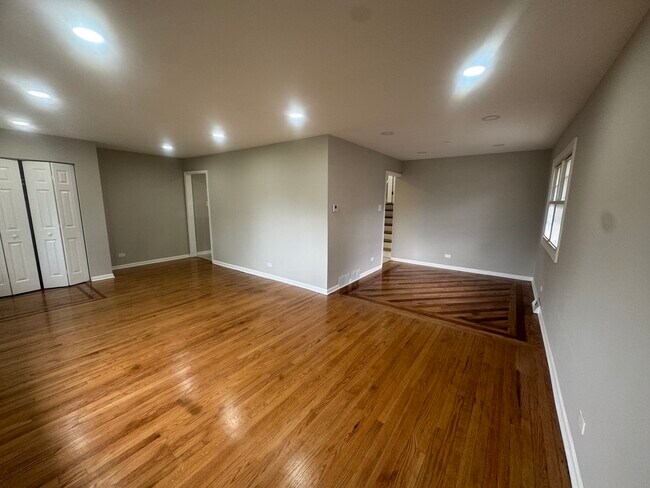 Foto del edificio - 14475 Lincoln Ave
