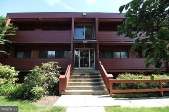Building Photo - 1511 S George Mason Dr