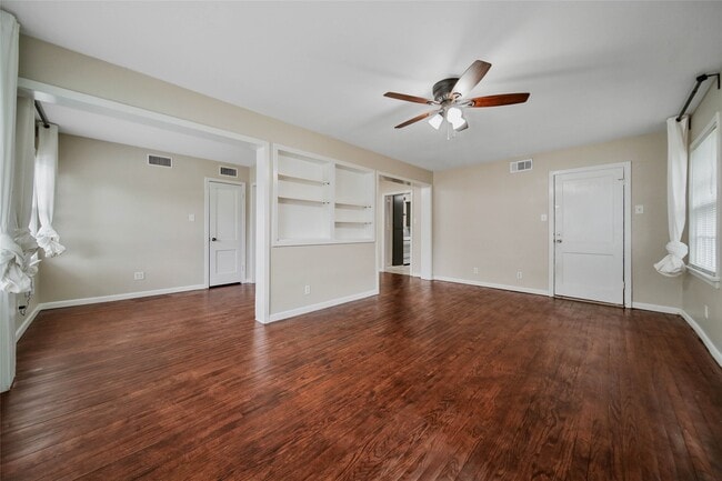 Building Photo - 4505 Larch Ln