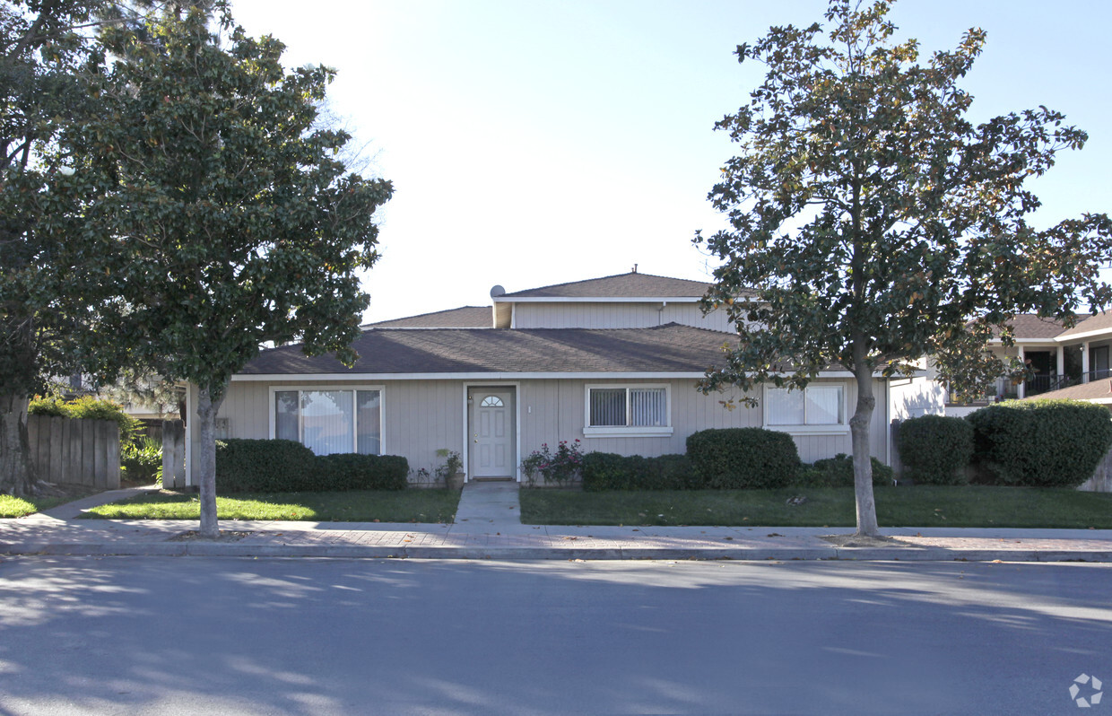 Building Photo - 1491 Sunnyslope Rd