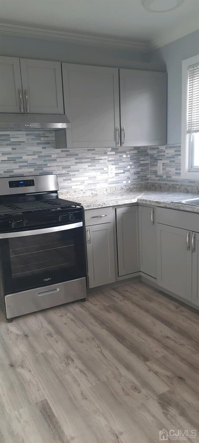 124 Pershing Ave Unit 1st, Carteret, NJ 07008 Room for Rent in