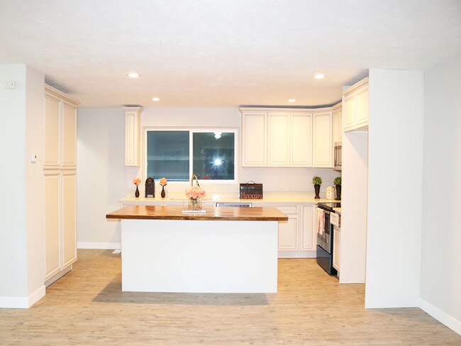 Foto del edificio - 1002 E Platinum Way