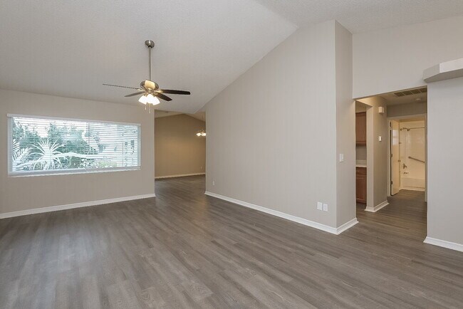 Foto del edificio - 4360 Grandwood Ln