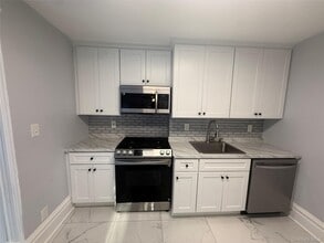 Building Photo - 18 Edgewood St