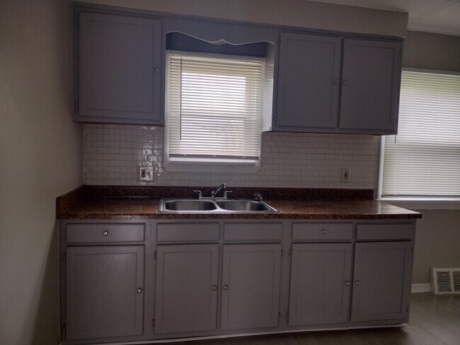 Foto del edificio - 3983 E 153rd St