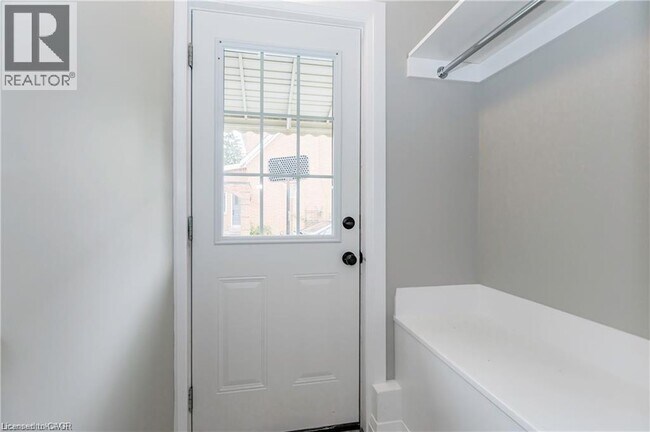 Photo du bâtiment - 200 Sheldon Ave N