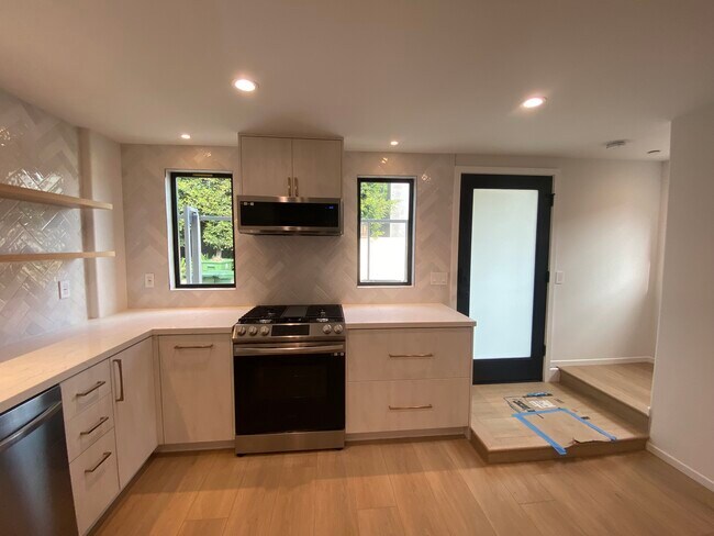 Foto del edificio - 2610 S Barrington Ave