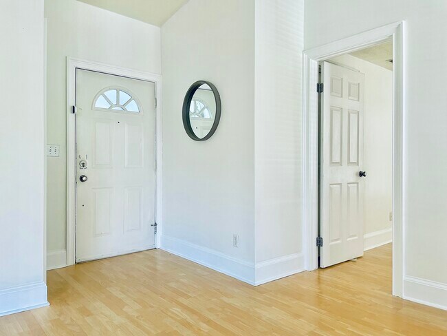 Foto del edificio - 1275 Keys Lake Dr NE