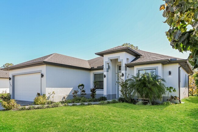 Foto del edificio - 3 bed 2 bath Single Family home in Golden Gate Estates