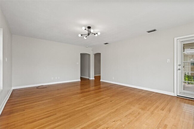 Foto del edificio - 1023 W Ohio Ave