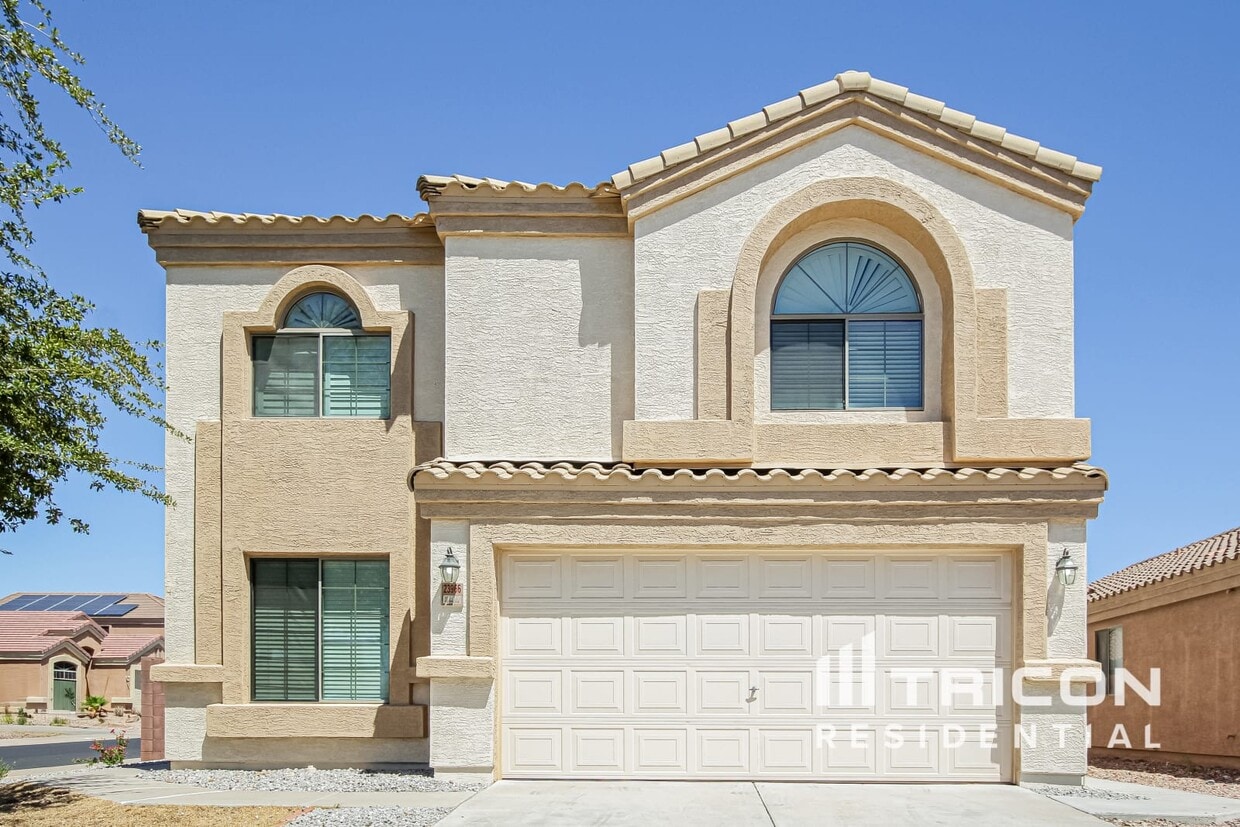 Foto principal - 23966 W Hadley St