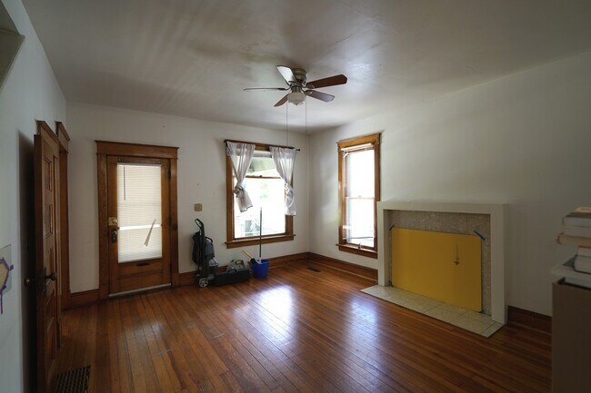 Living Room - 942 Missouri St