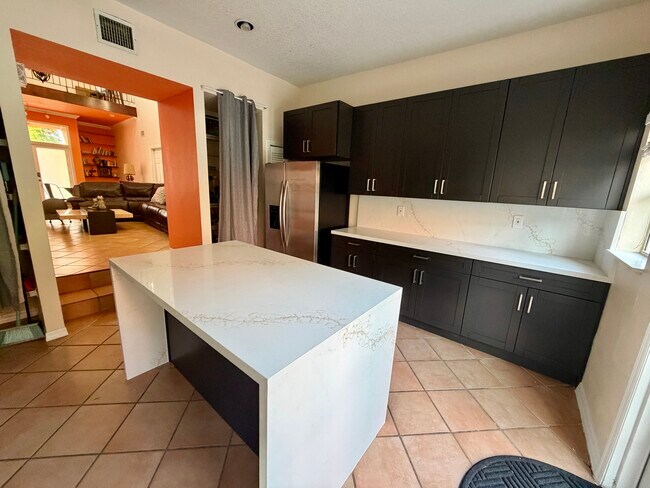 Foto del edificio - 6740 SW 52nd St