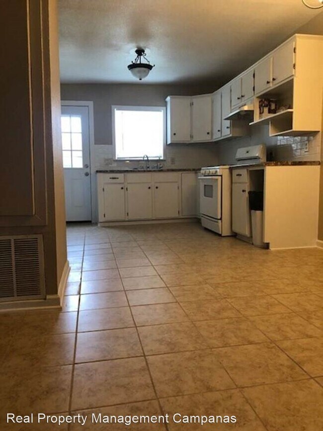 Building Photo - 2 br, 1 bath House - 906 W Pyron Ave
