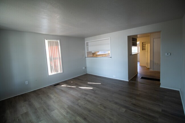 Building Photo - 707 E Kiernan Ave
