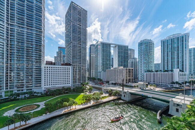 Building Photo - 200 Biscayne Blvd Way