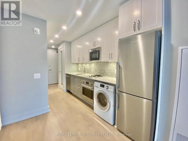 Building Photo - 60 Springhurst Ave