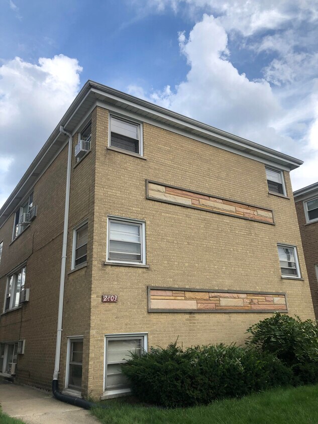 2403 N 75th Ct Unit D, Elmwood Park, IL 60707 Apartments in Elmwood