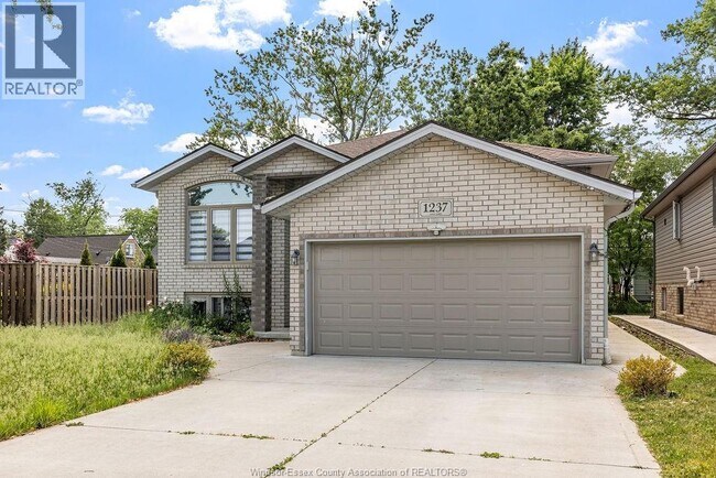 Building Photo - 1237 Eastlawn