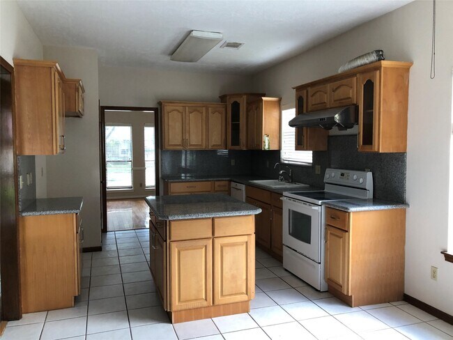 Foto del edificio - 2434 Hodges Bend Cir