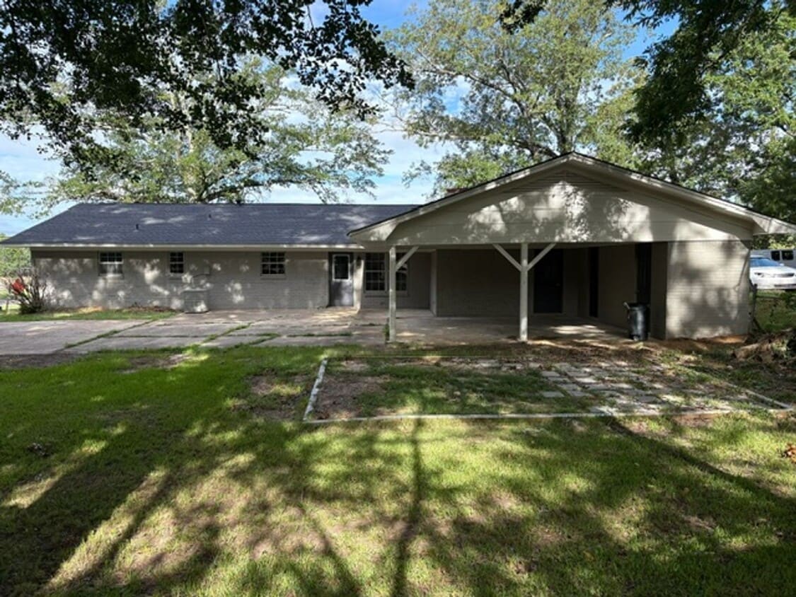 Primary Photo - Renovated 4 Bedroom 2 Bath Home for Rent!