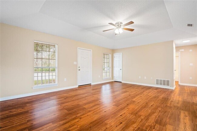 Foto del edificio - 7245 Pecan Terrace Dr