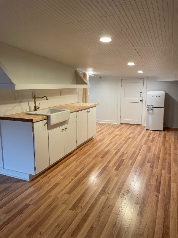 Foto del edificio - 119 W Main St