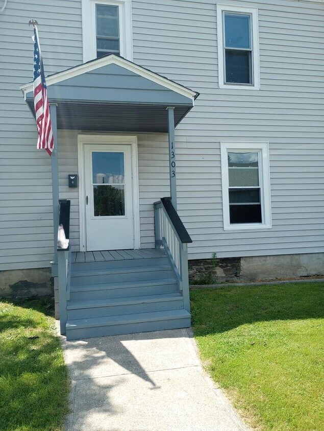 Primary Photo - 1303 N Main St