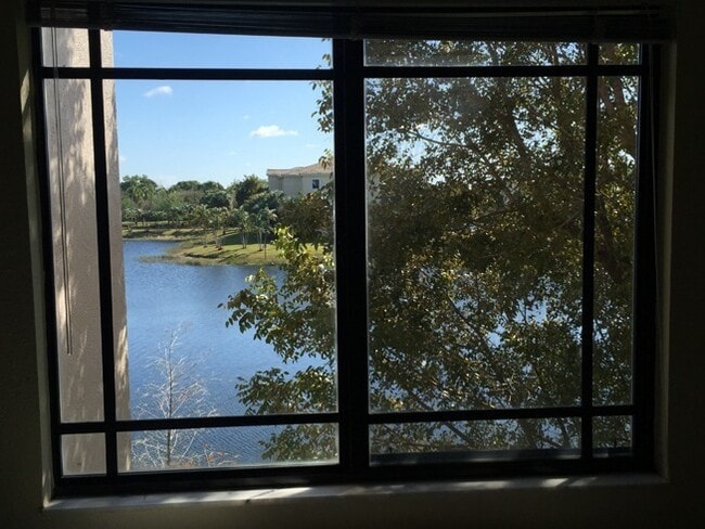 Building Photo - 2Bd /2Ba Condo with Stunning Lake Views!  ...