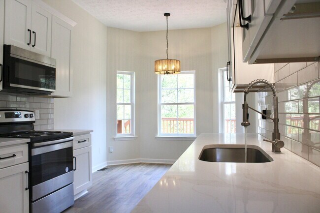 Foto del edificio - Stunning Move-In Ready Home in Hendersonville – Minutes from Old Hickory Lake!