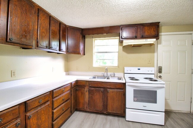 Foto del edificio - 8100 Doreen Ave